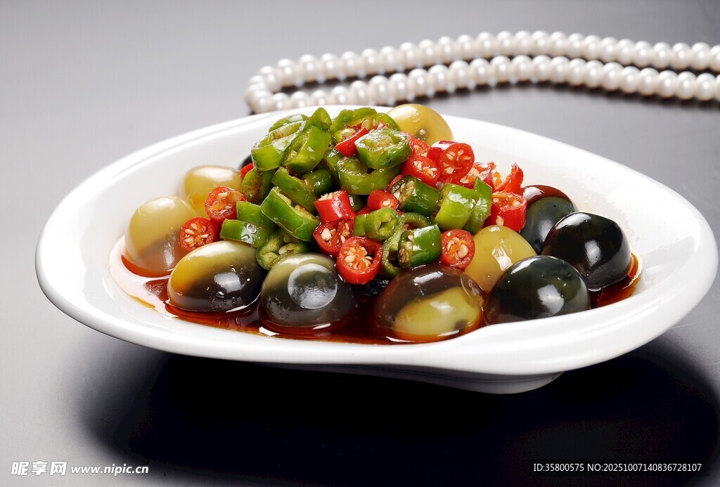 凉拌皮蛋豆腐
