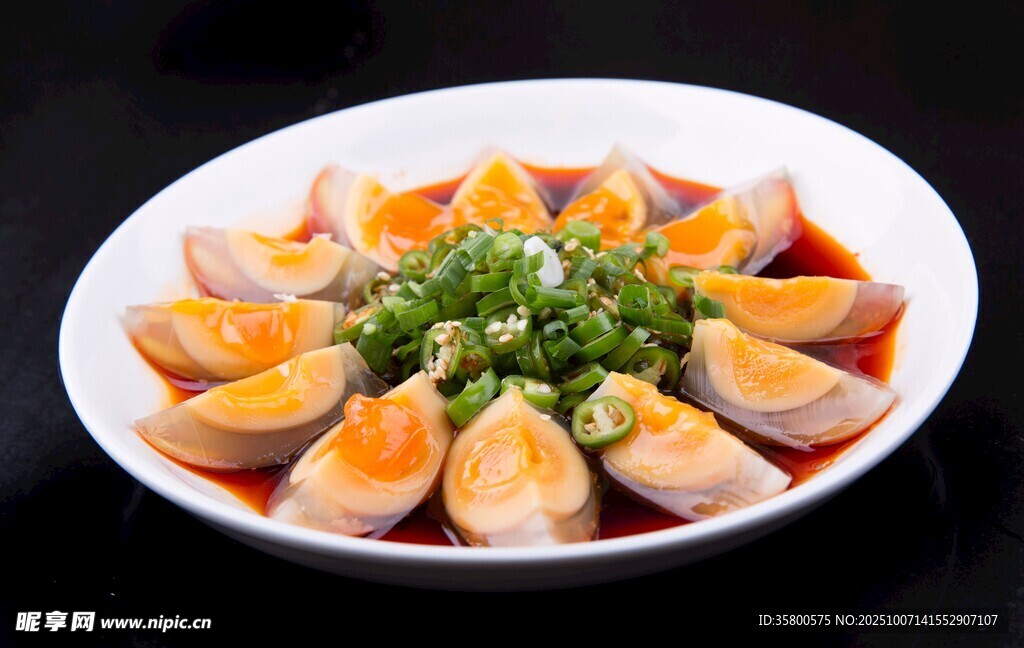 美味凉拌咸鸭蛋拼盘