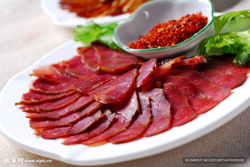 美味酱牛肉摆盘精致