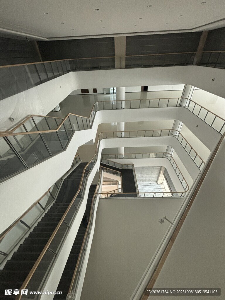 现代多层室内空间场景