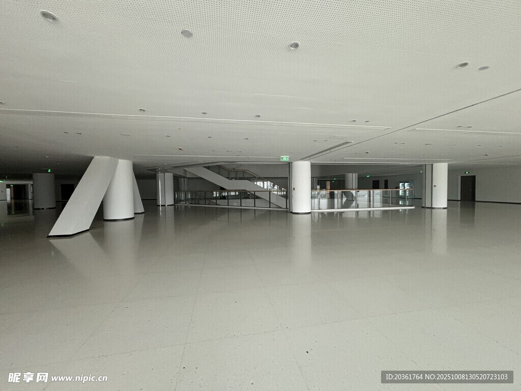 现代空旷室内空间场景