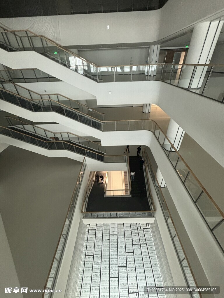 现代建筑内部多层空间景观