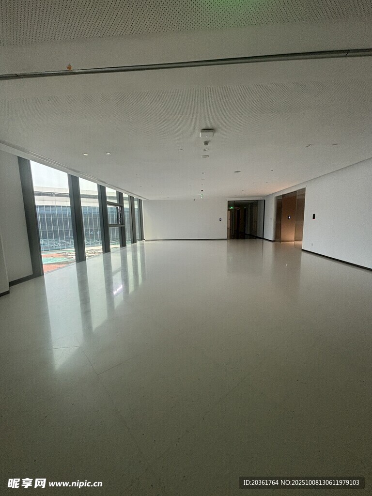 空旷宽敞的现代化大空间