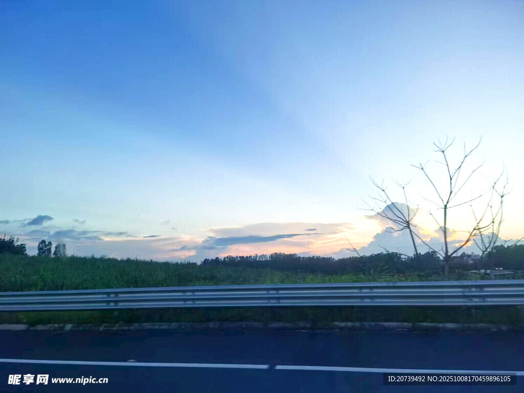晚霞  公路边的落日