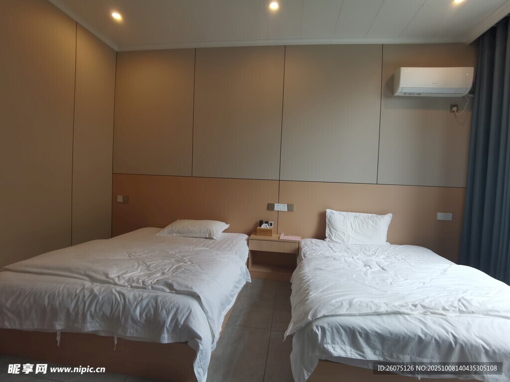 简约双床酒店客房空间