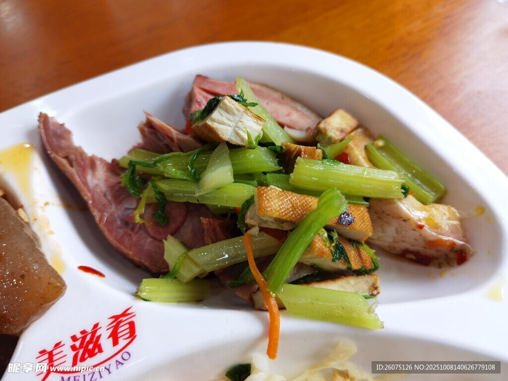 自助餐拼盘