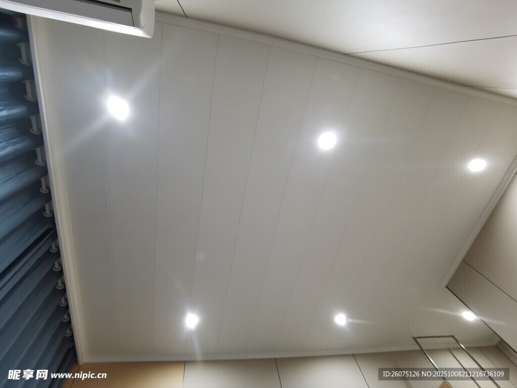 室内天花板嵌入式灯光效果