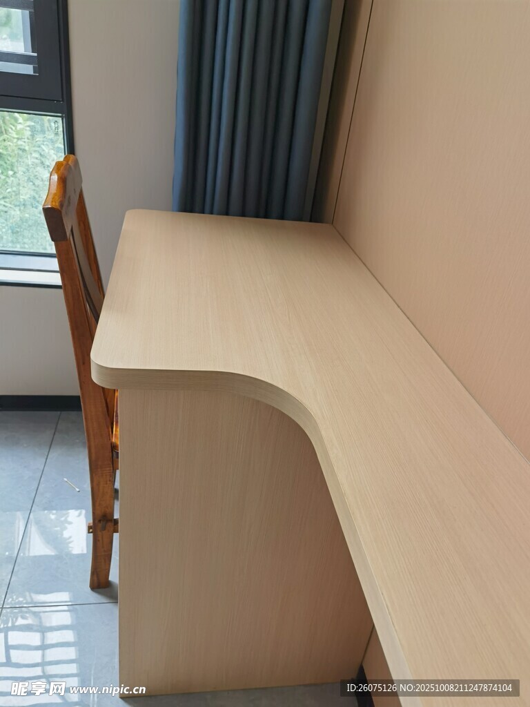 简约木质弧形长桌