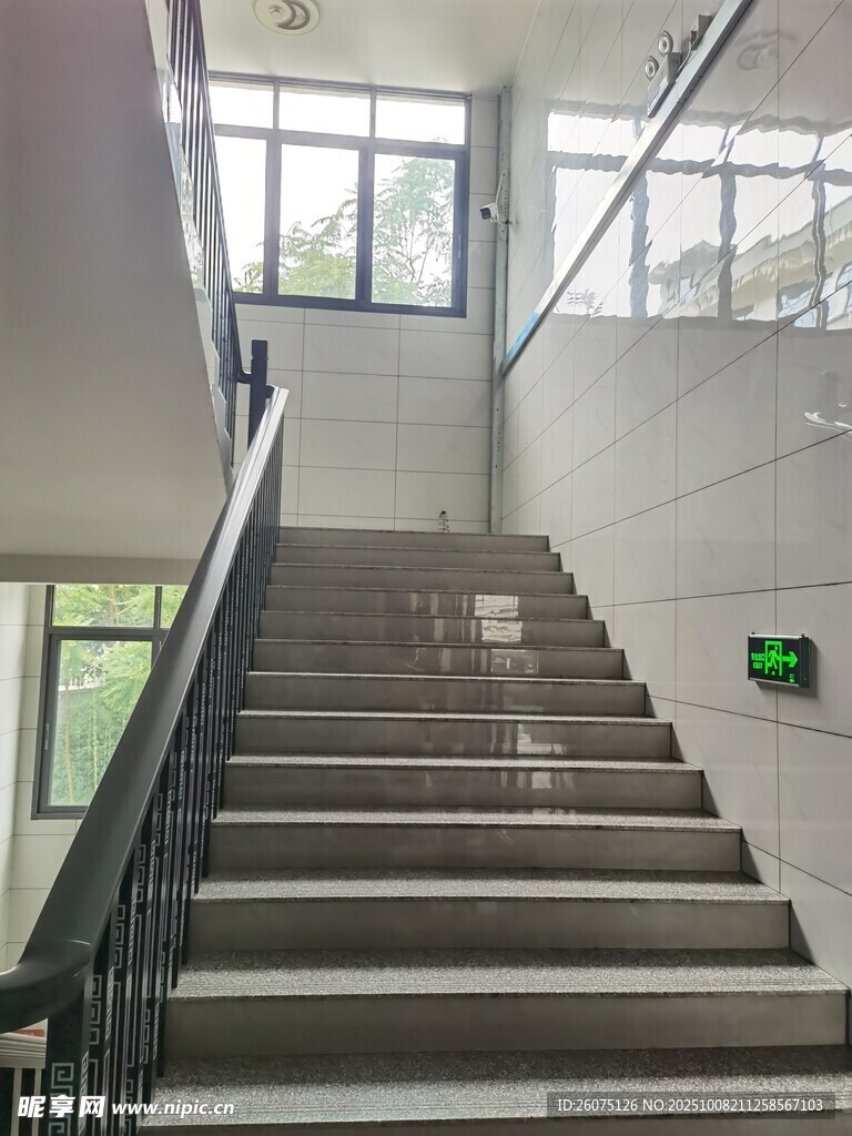 现代简约风格室内楼梯