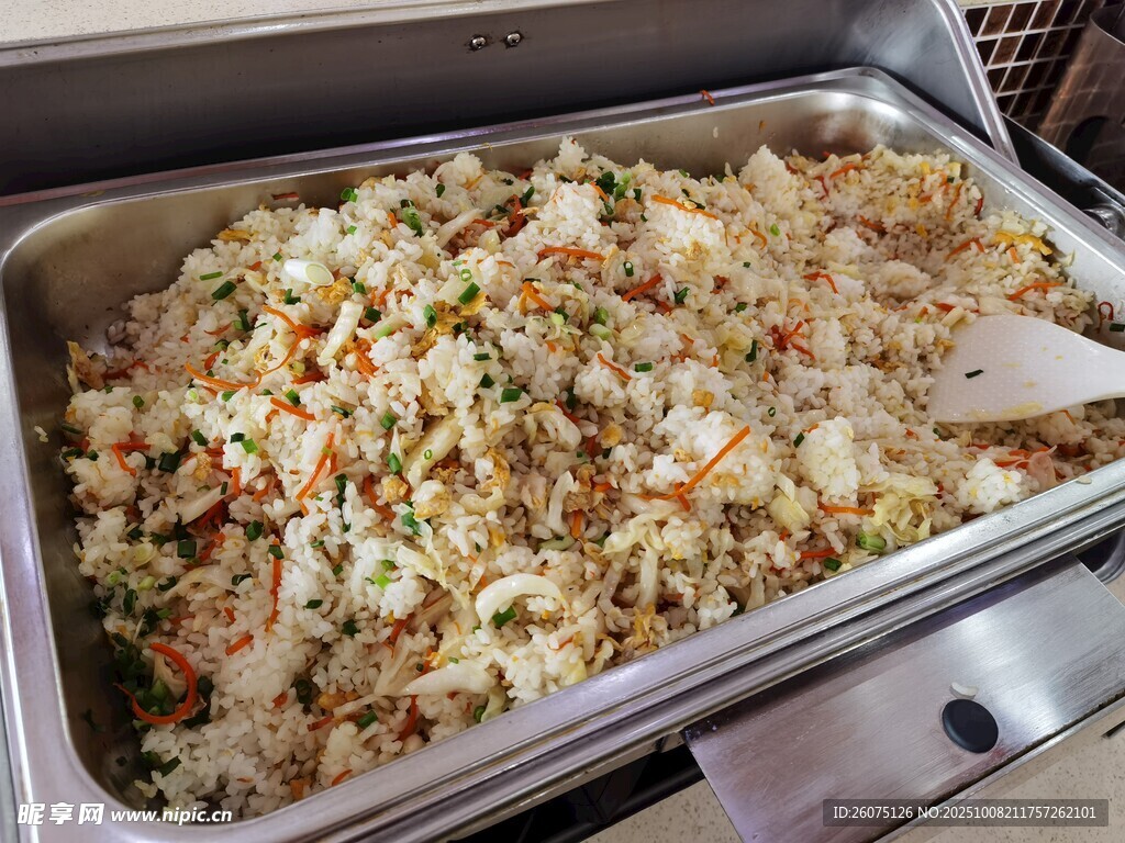 美味炒饭满满一大盆