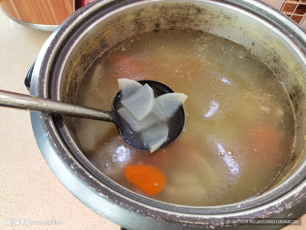 营养丰富的萝卜炖汤