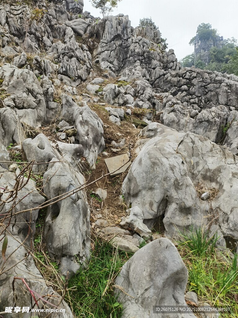 嶙峋怪石景观