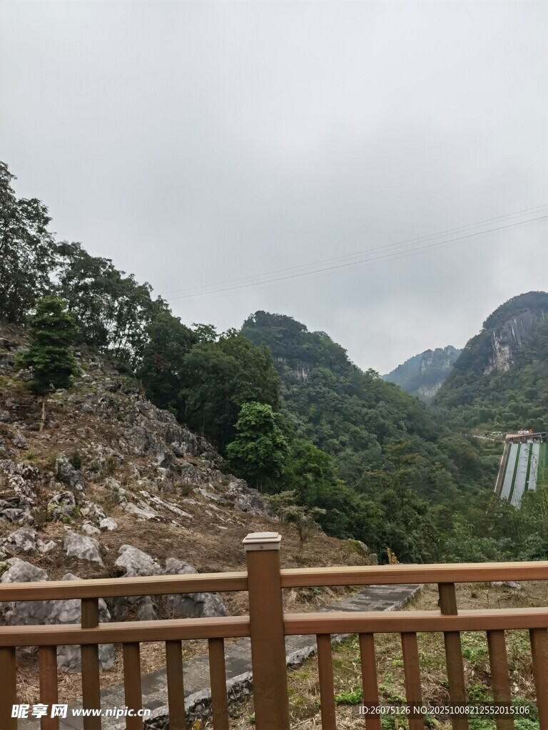 山间观景台景色