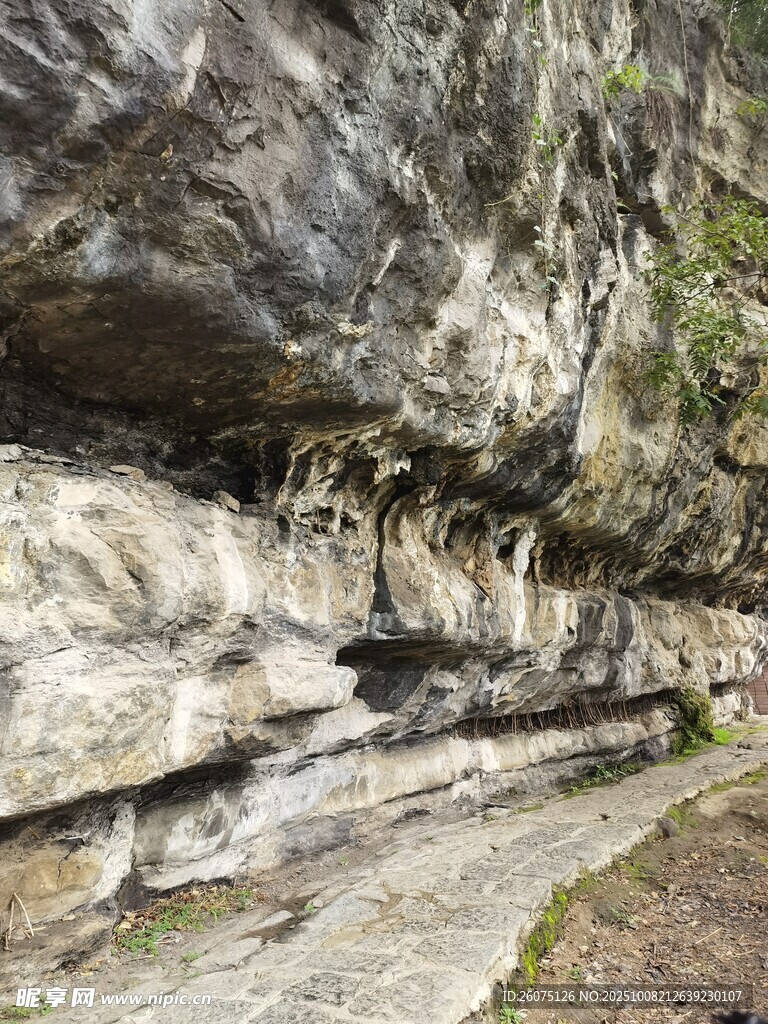 山间石壁步道景观
