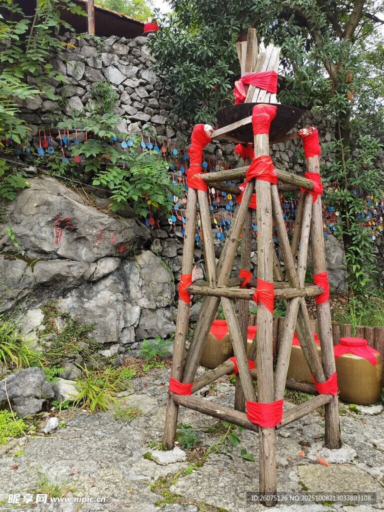 传统木制祭祀高台
