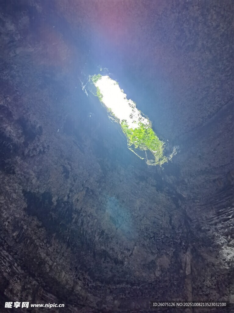 石洞