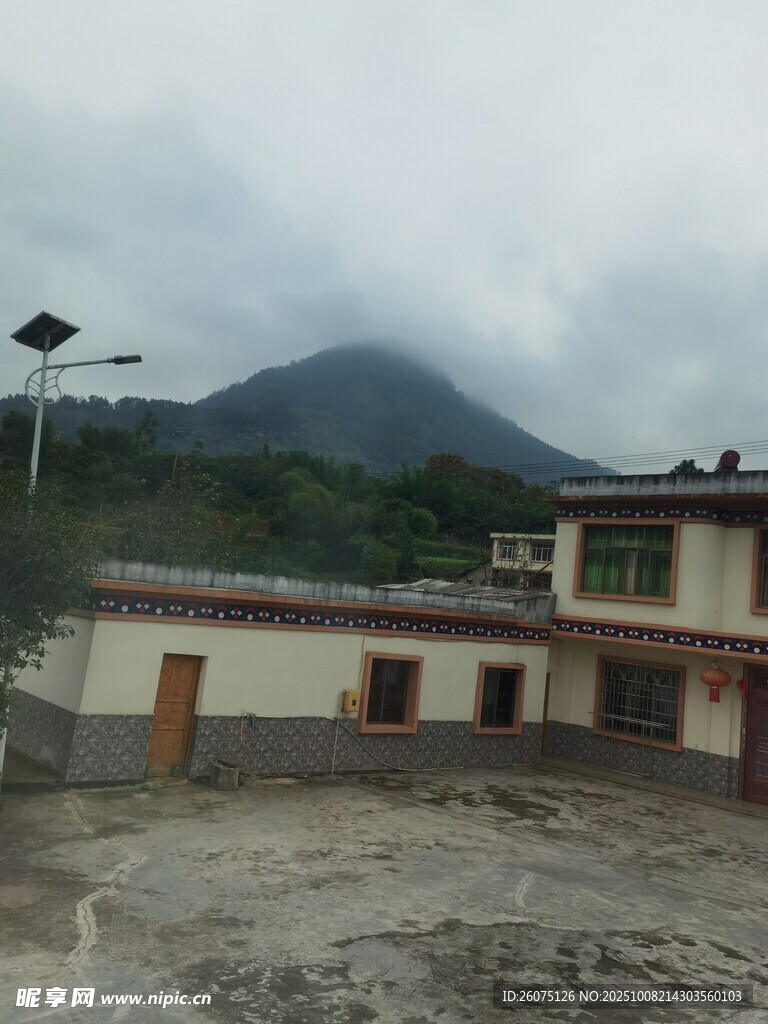 山村景象远山近屋