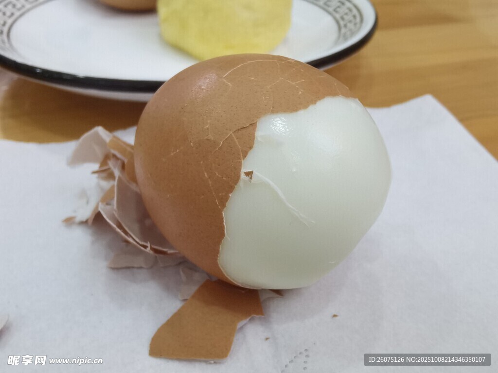 剥蛋壳的鸡蛋
