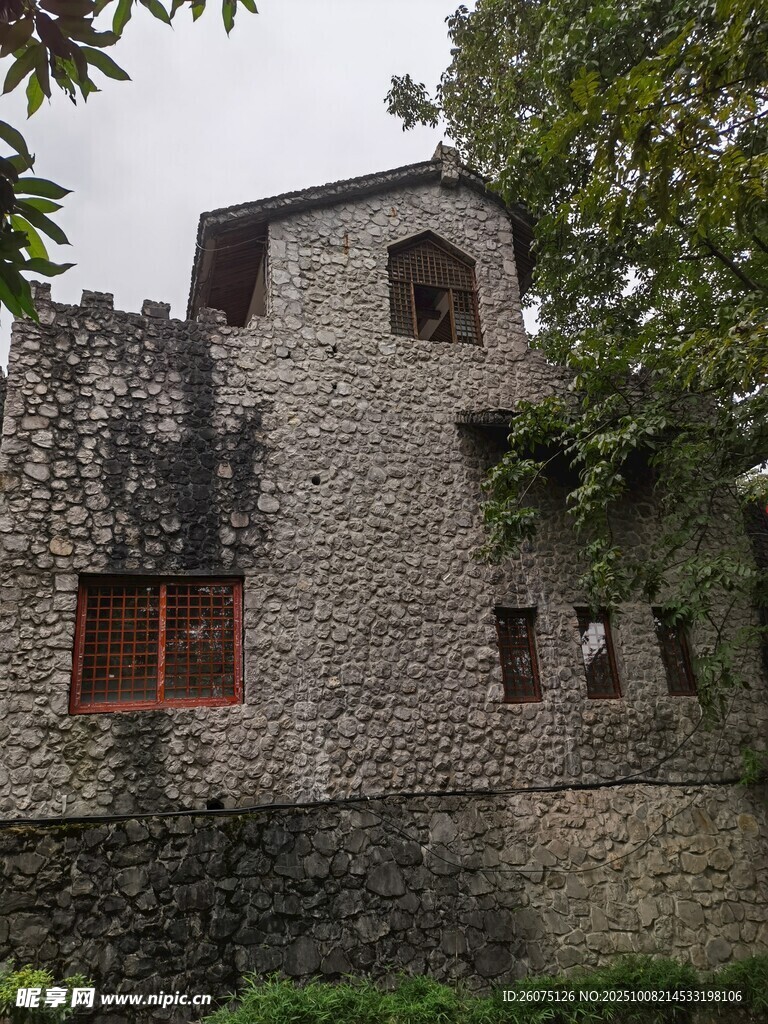 古老石砌建筑尽显历史韵味