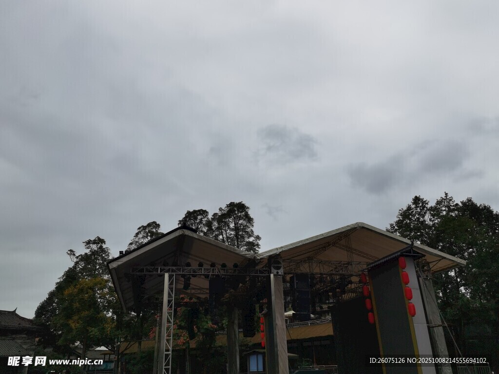 雨中的小屋