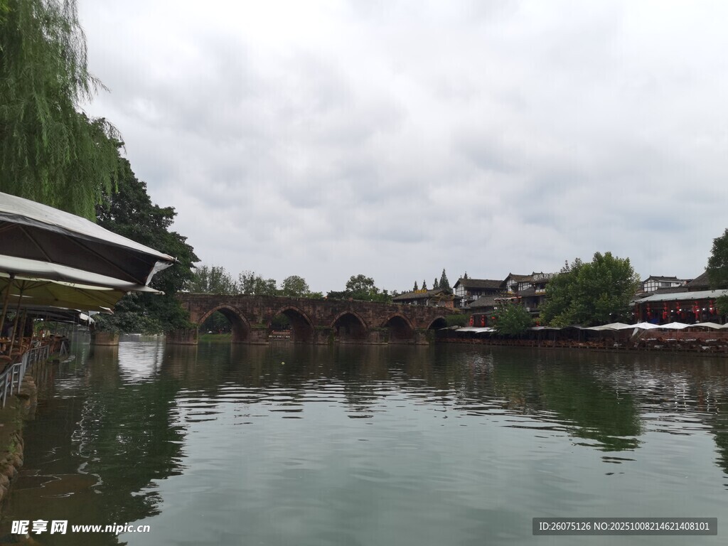 江南水乡河畔古朴风景
