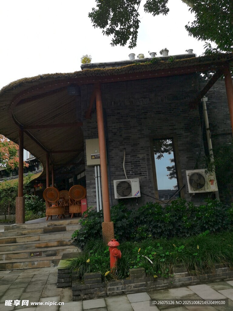 乡村特色小屋自然景致相伴