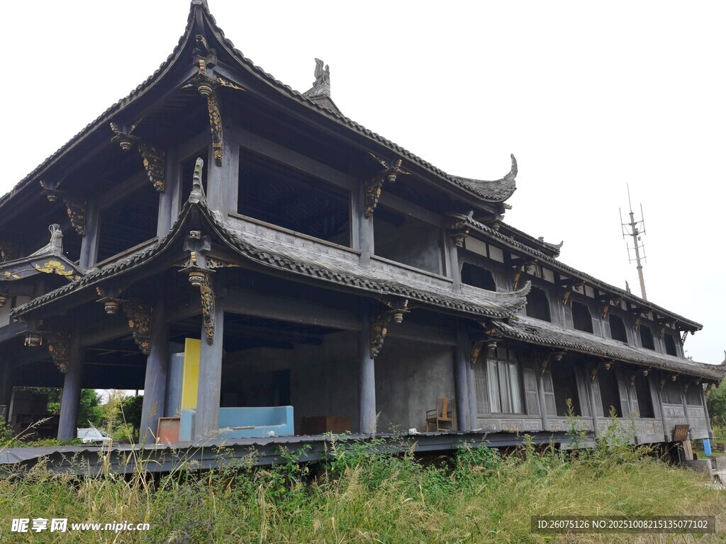 古色古香的中式传统木建筑