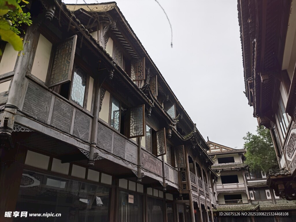 古色古香的传统建筑街道