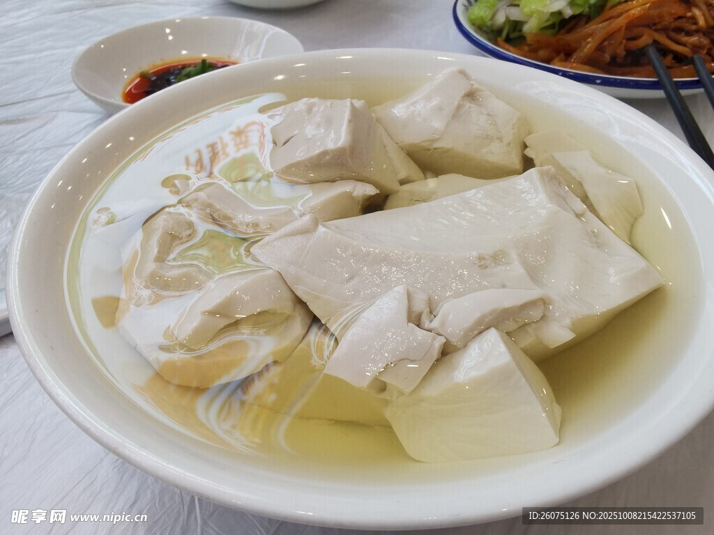 鲜嫩豆花美味诱人