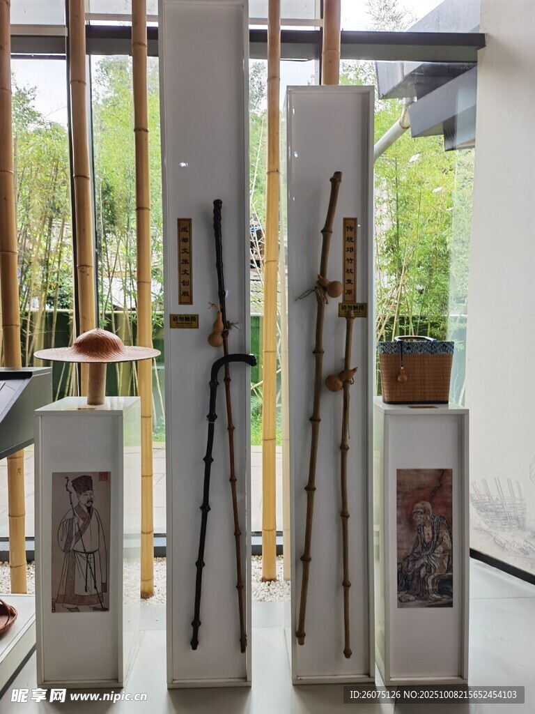 现代室内装饰的简约展示台