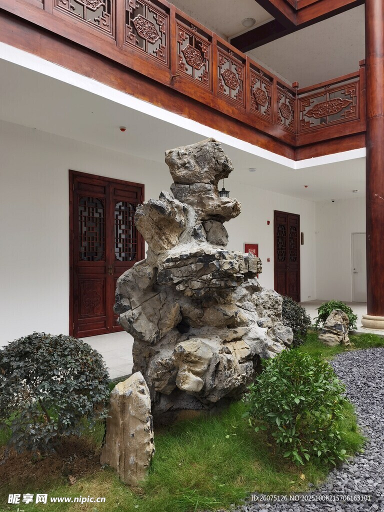 中式庭院假山景观
