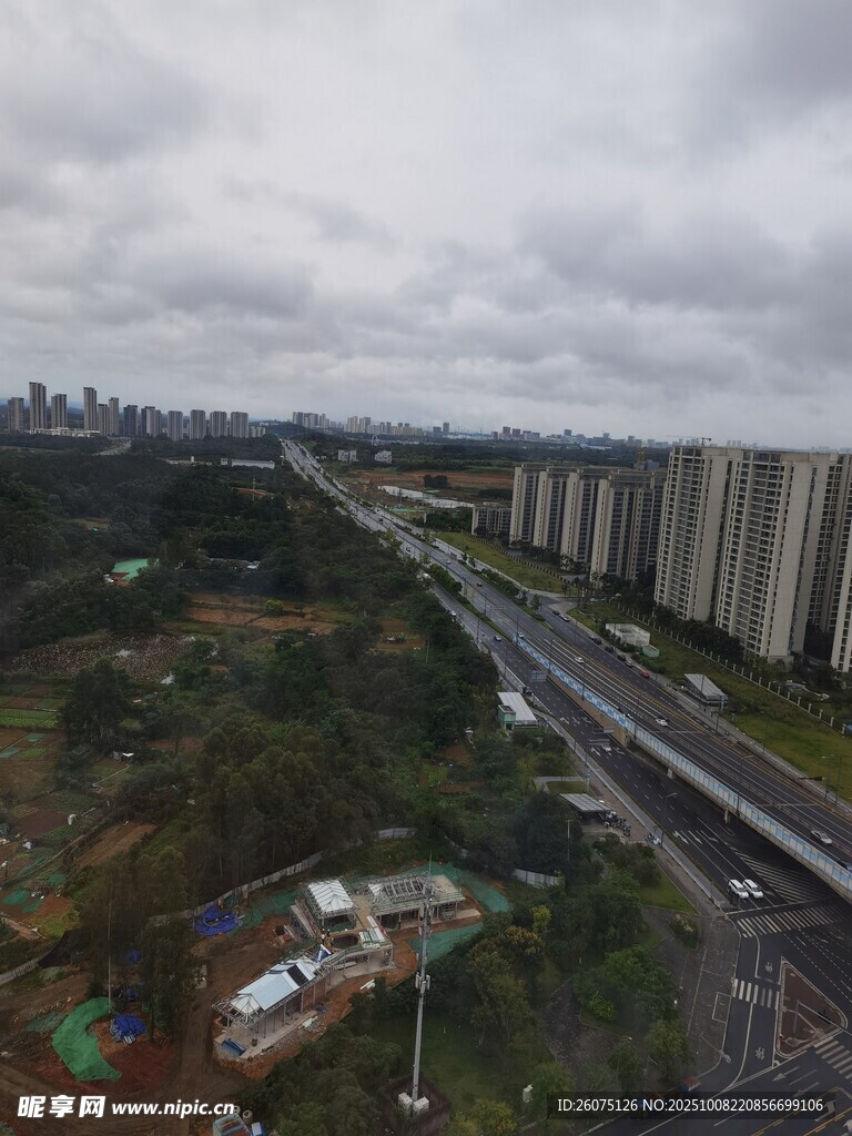 城市道路与建筑群景观