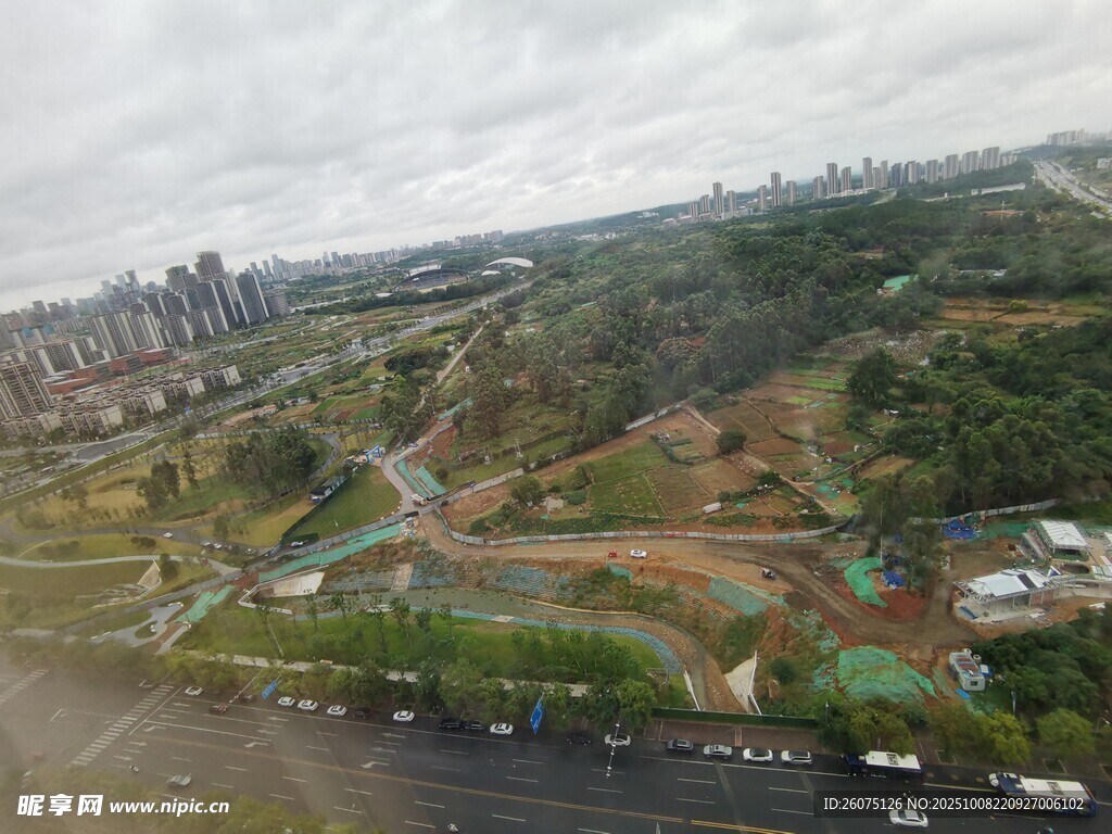 俯瞰城市绿地与建筑景观俯瞰