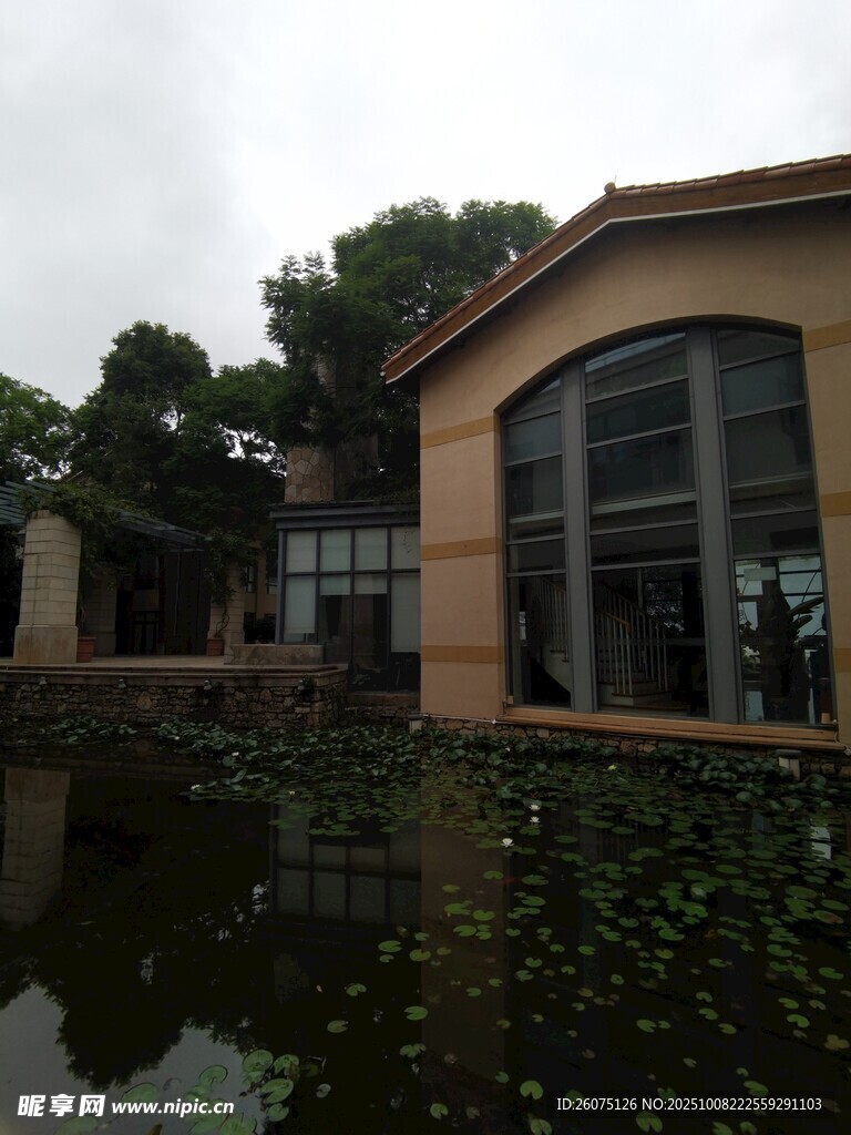 湖畔建筑景观