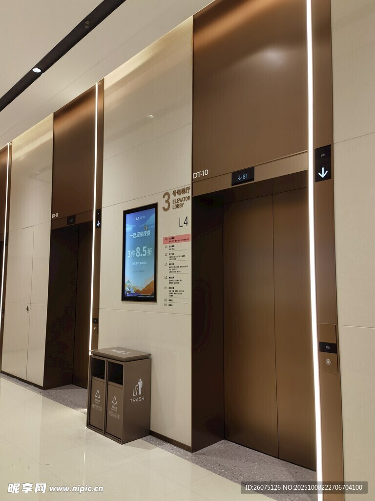 现代风格电梯间内部场景