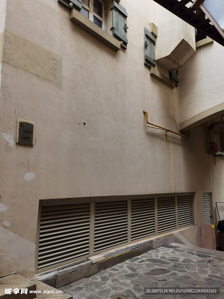 老旧建筑墙面及通风口