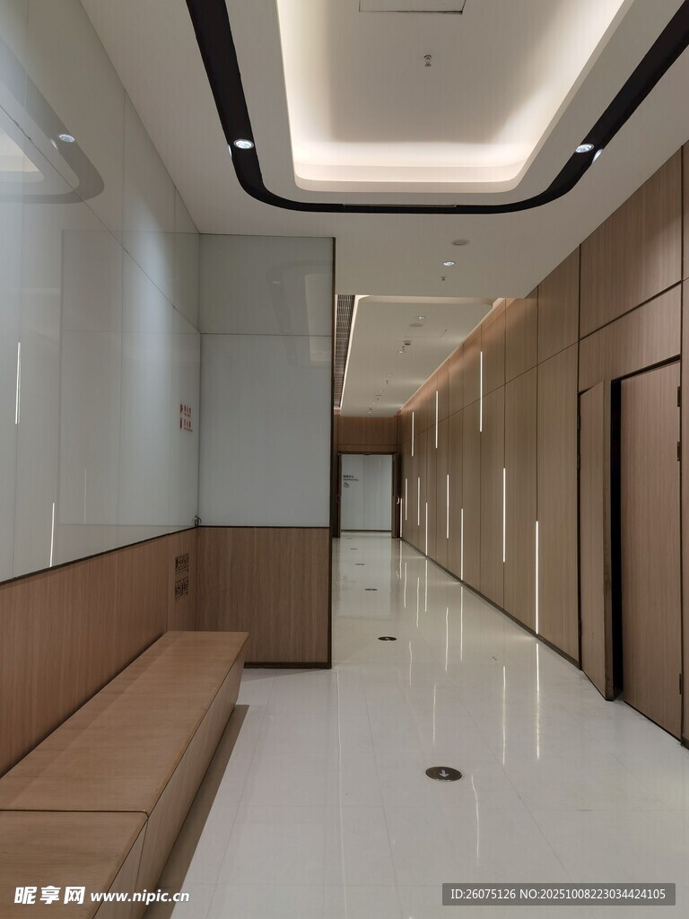 现代简约风格的走廊空间
