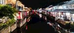 夜间河畔繁华街景