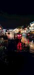 夜晚热闹的集市景象