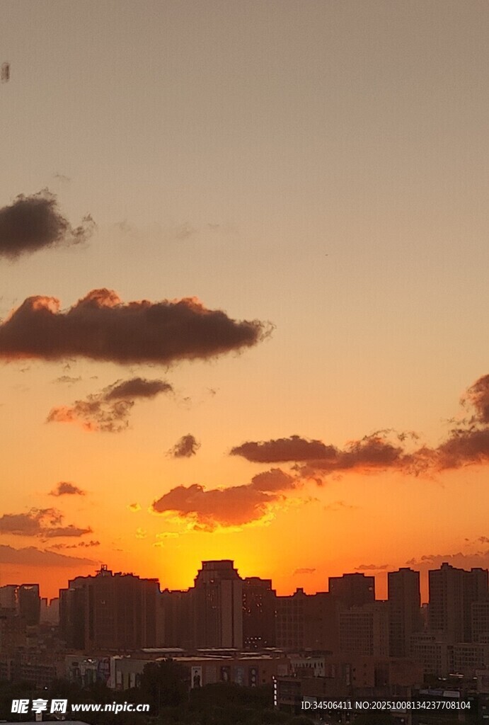 城市日落美景