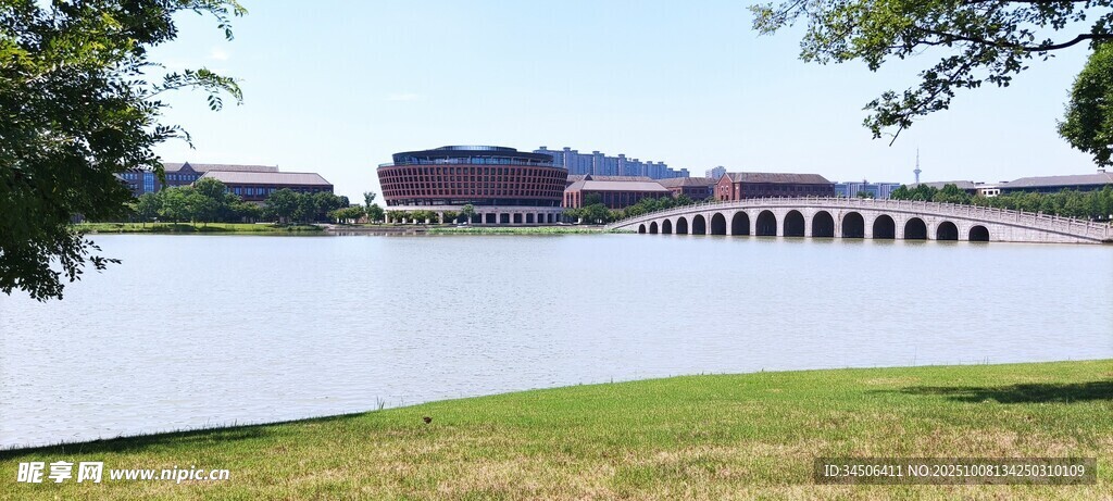 湖畔建筑风景