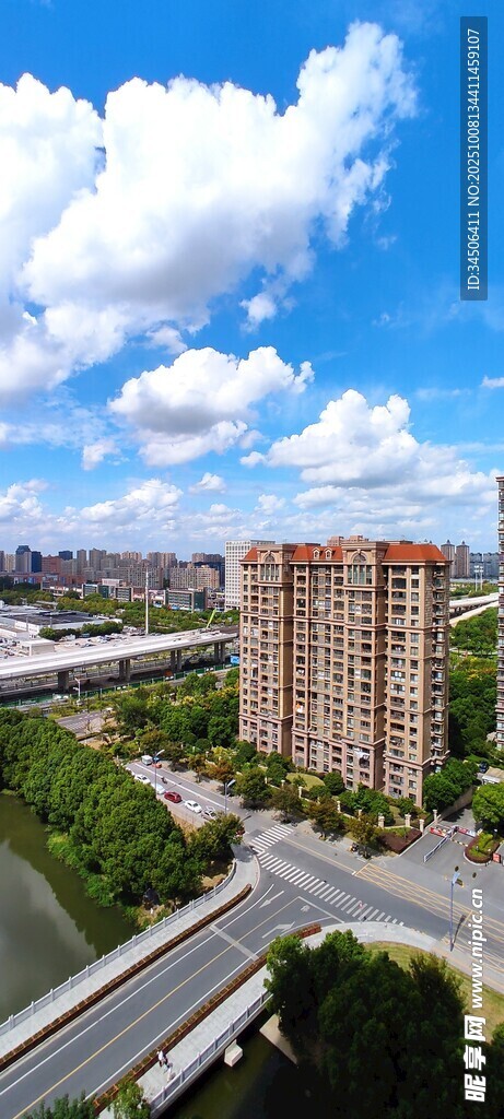 城市高楼与道路景观