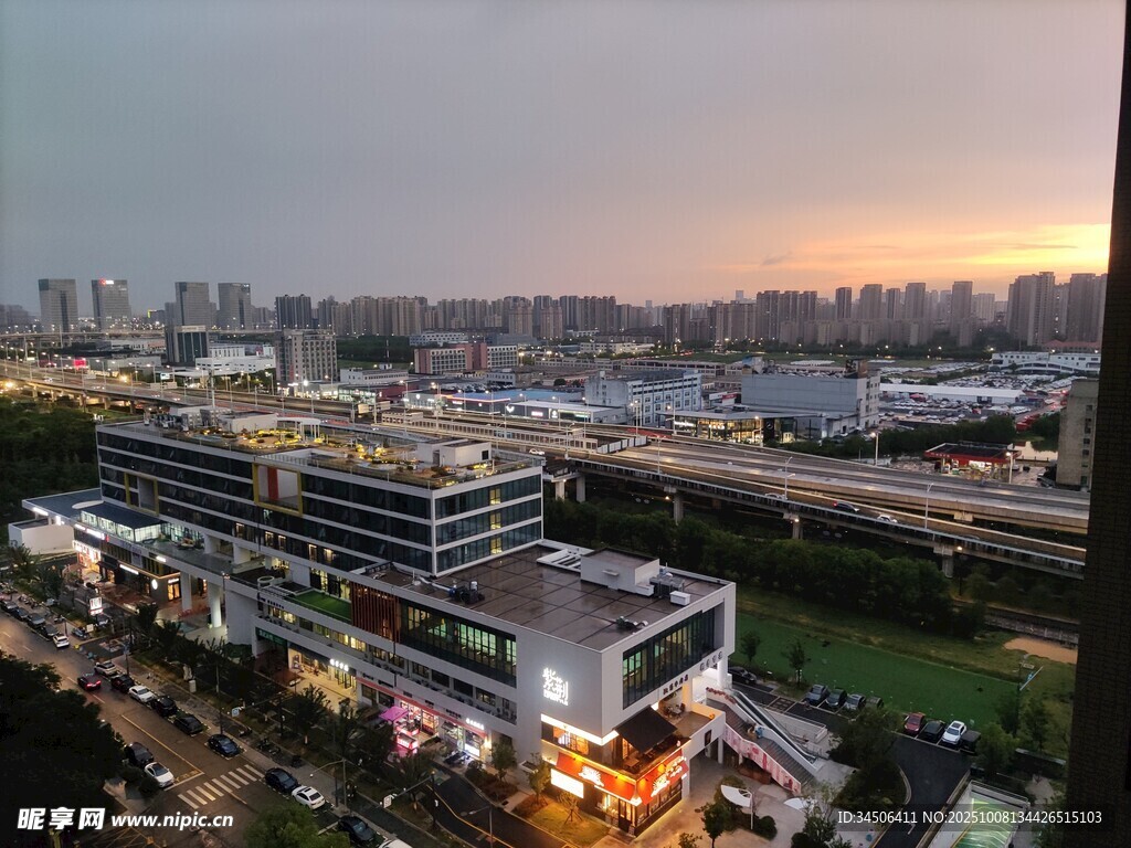 城市黄昏俯瞰美景