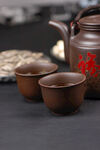 中式茶具茶壶与古朴茶杯