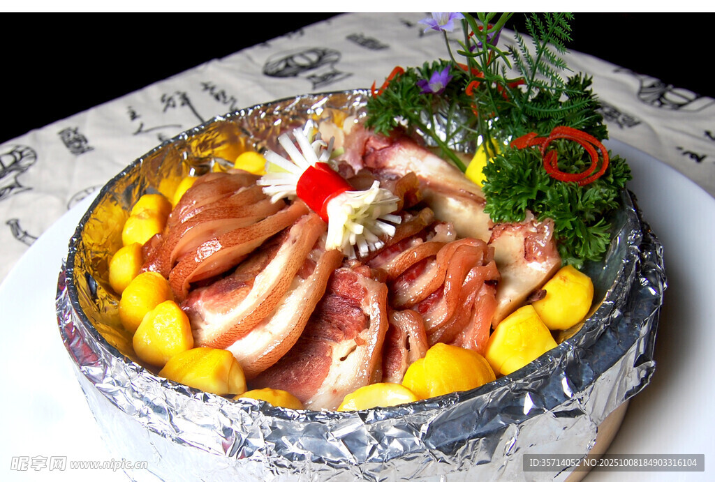 美味砂锅炖菜色泽诱人