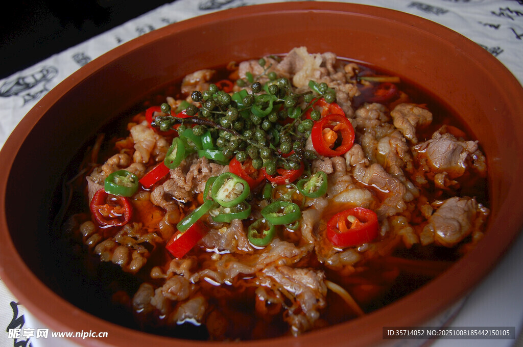美味红烧排骨砂锅料理