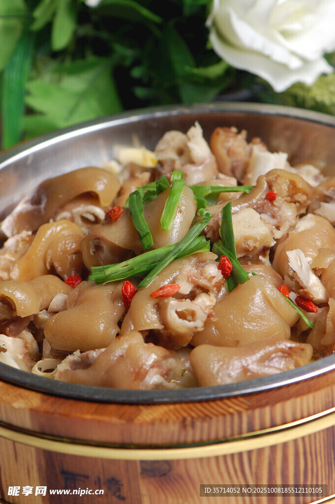 美味猪肚煲鲜香诱人