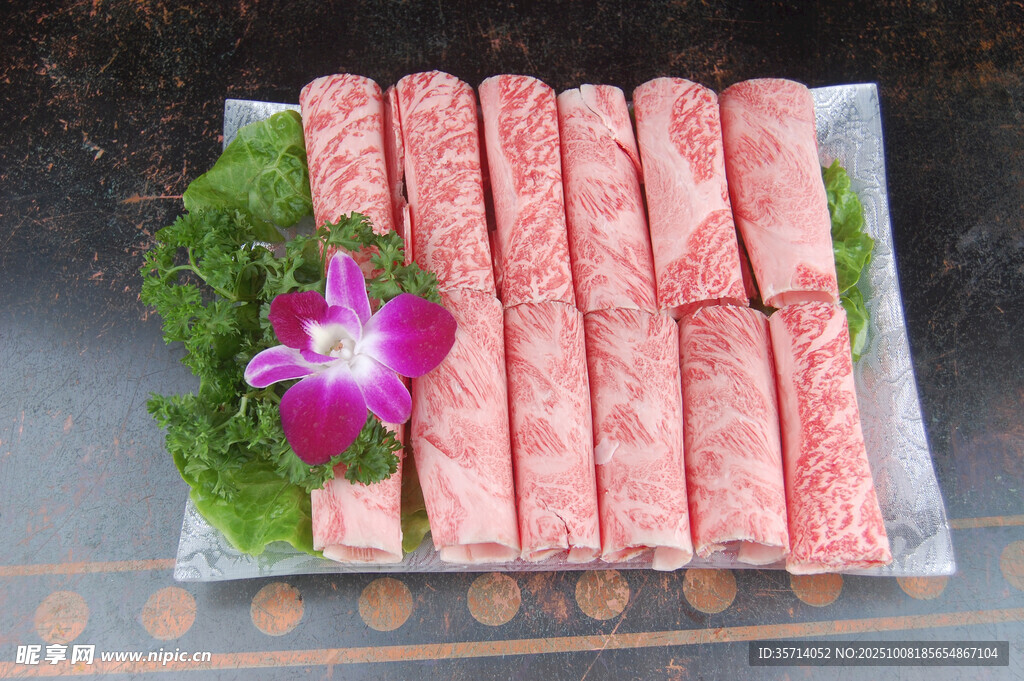 新鲜牛肉卷摆盘精致