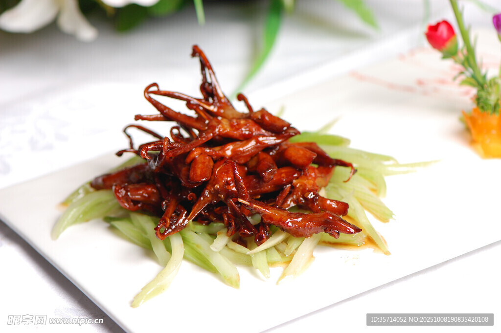 美味酱卤鸭舌摆盘精致