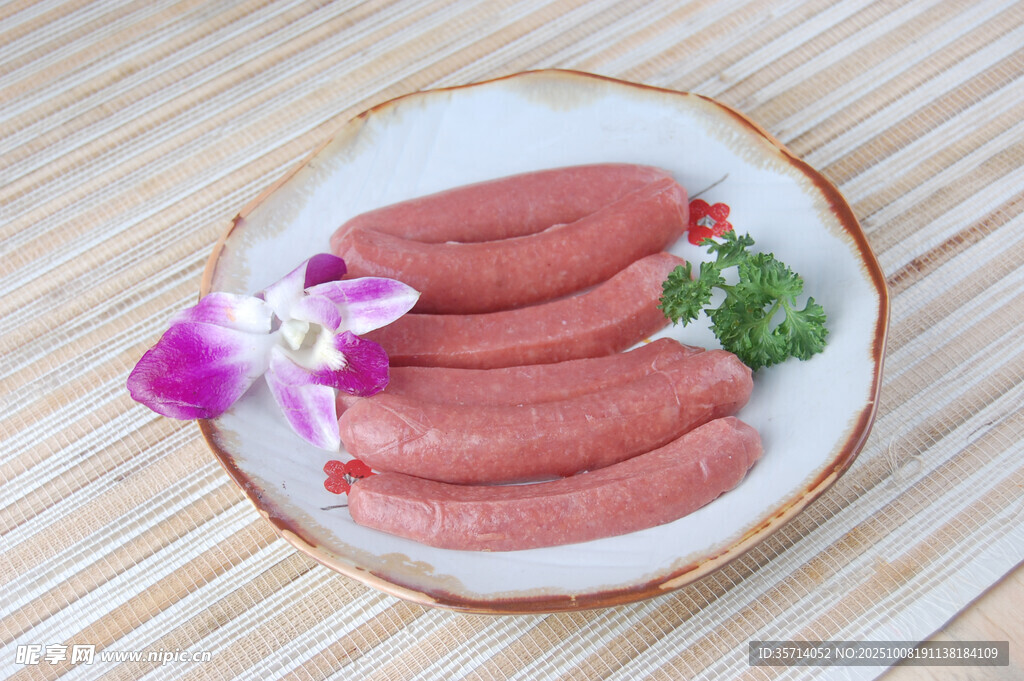 美味香肠摆盘装饰精美